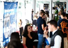EDEM conecta su talento estudiantil con cerca de un centenar de empresas en la Feria de Empleo