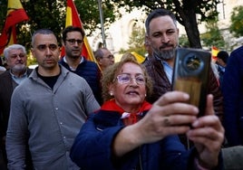 Abascal pide a Feijóo un frente común contra la amnistía