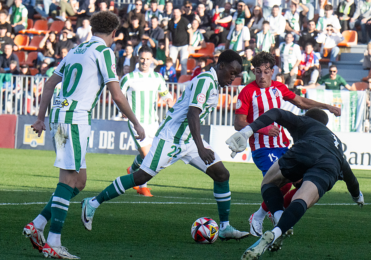 Diarra conduce el balón ante el Atlético de Madrid B
