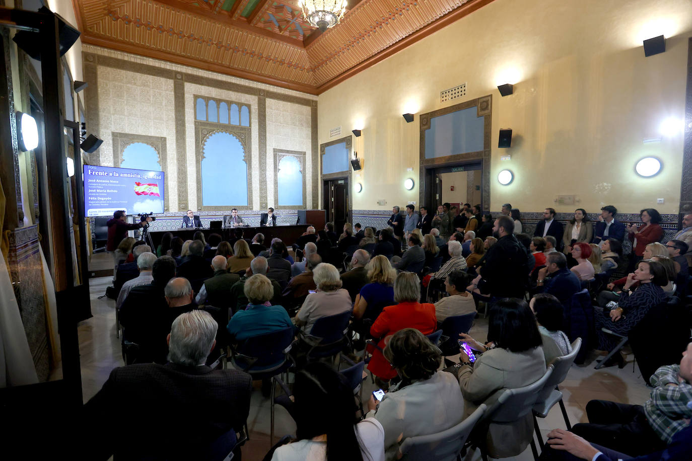 El foro del PP de Córdoba sobre la ley de amnistía, en fotos