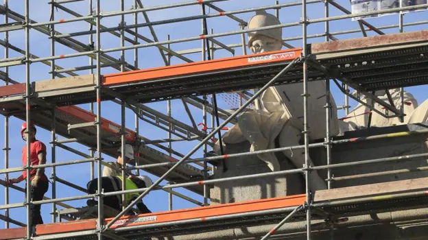 Detalle de la parte ya recuperada de la Puerta de Alcalá