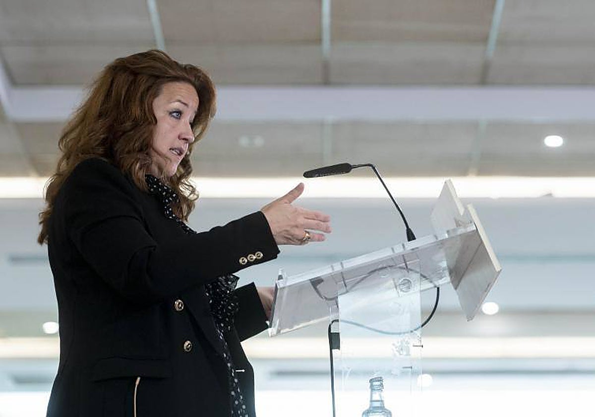 La consejera de sanidad, Fátima Matute, en un reciente desayuno informativo