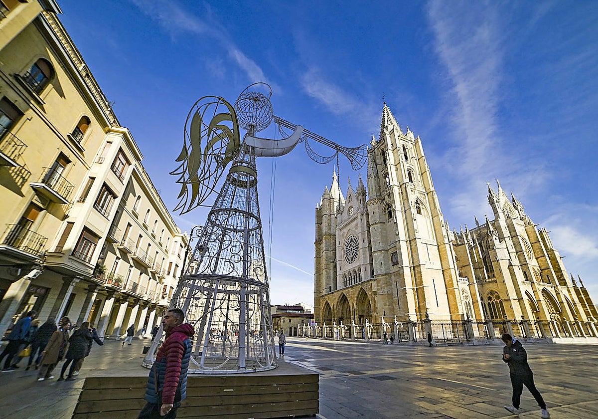 Iluminación navideña frente ala Catedral de León