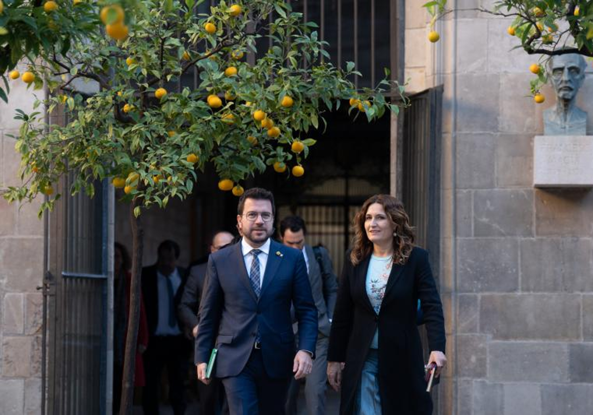 Pere Aragonès y Laura Vilagrà, hoy, momentos antes de iniciar la reunión extraordinaria del Govern catalán