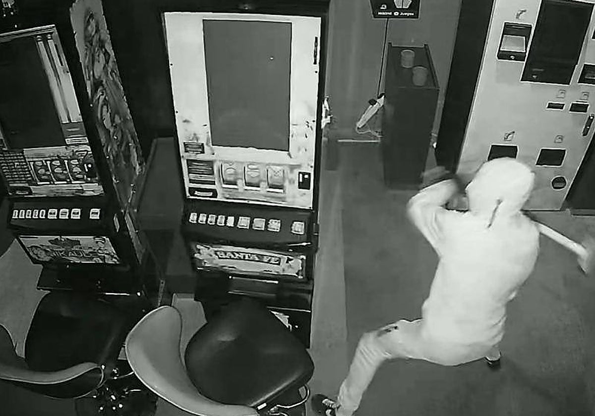 Momento de uno de los asaltos en un salón de juegos