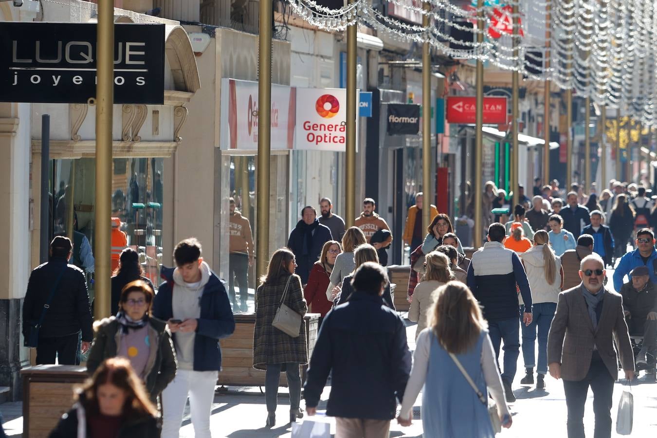 Fotos: ambientazo en la calle en busca de las ofertas del Black Friday en Córdoba