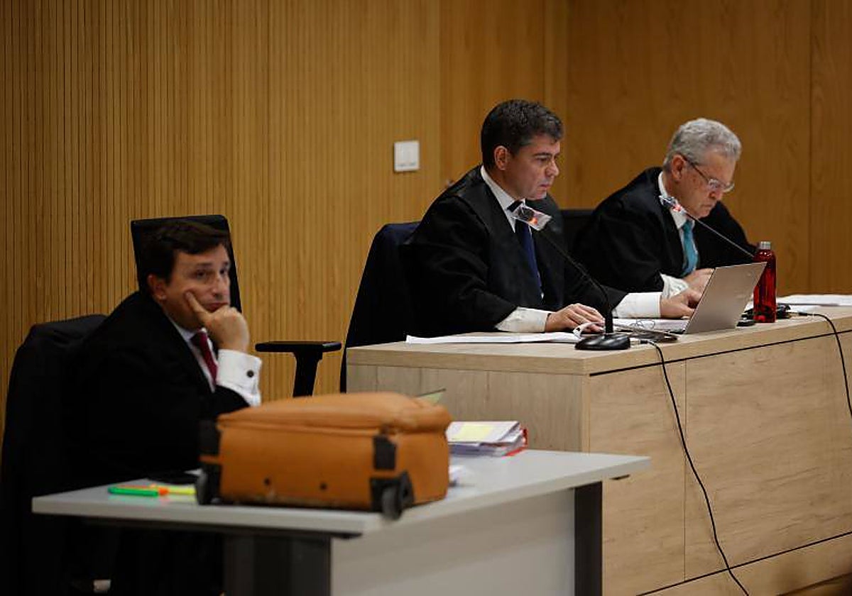 El administradodor concursal Francisco Estepa junto al fiscal Fernando Santos en el Juicio