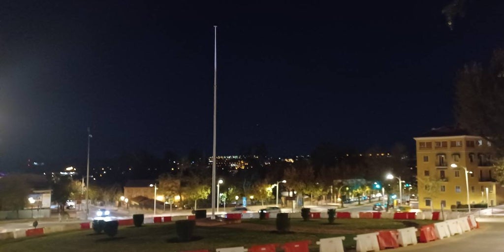 Colocan el mástil para la gran stripera de España que Lucirá Toledo