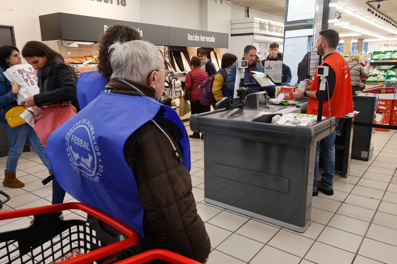 Fotos: los cordobeses se vuelcan con la Gran Recogida de Alimentos