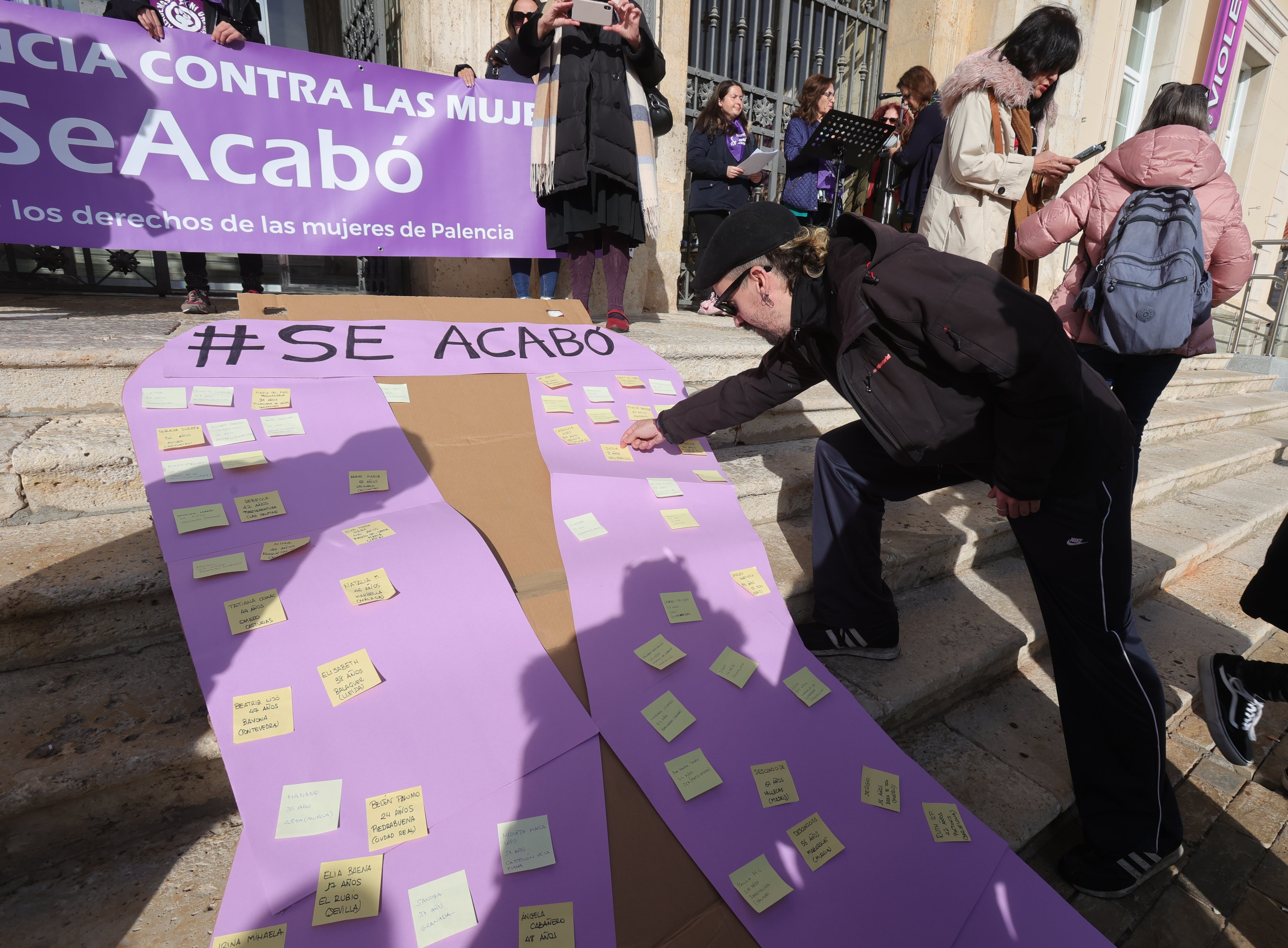 La concentración ha acabado en la Plaza Mayor de Palencia, donde se ha guardado un minuto de silencio