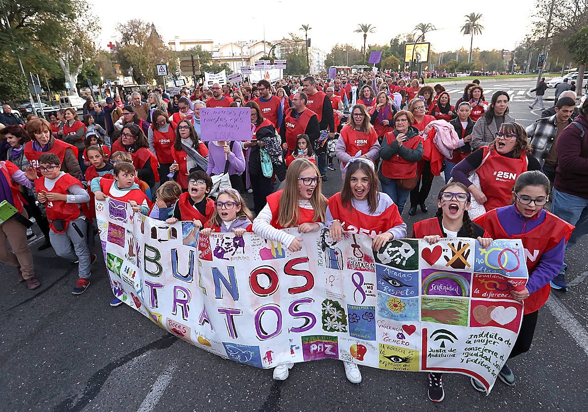 Niños en la manifestación contra la violencia machista