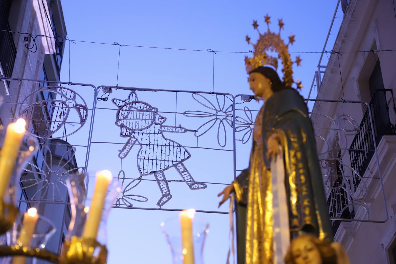 Fotos: la alegre procesión de la Virgen de la Medalla Milagrosa en Córdoba