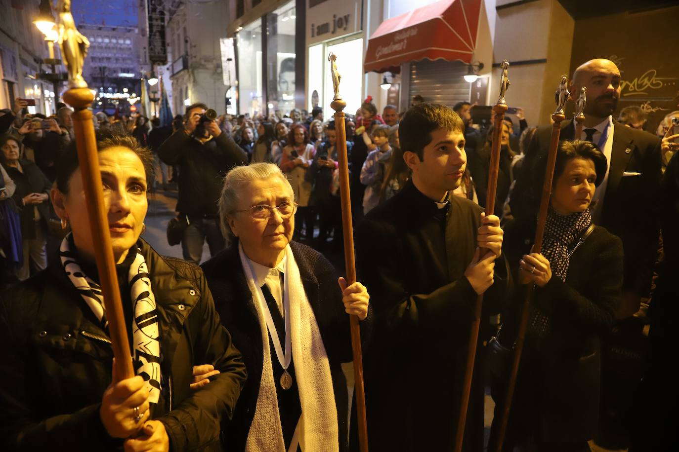 Fotos: la alegre procesión de la Virgen de la Medalla Milagrosa en Córdoba