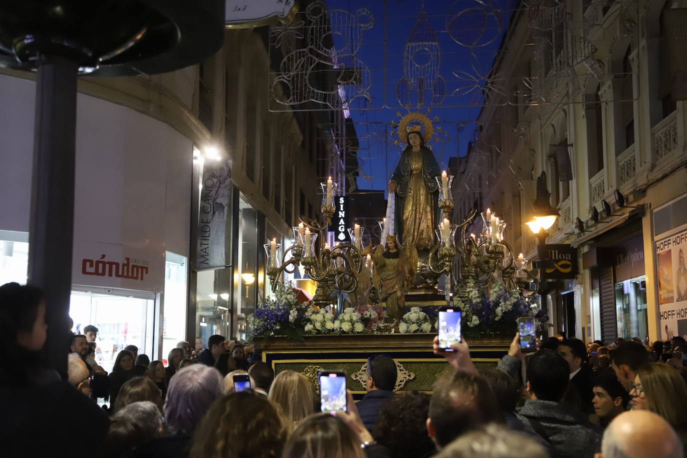 Fotos: la alegre procesión de la Virgen de la Medalla Milagrosa en Córdoba