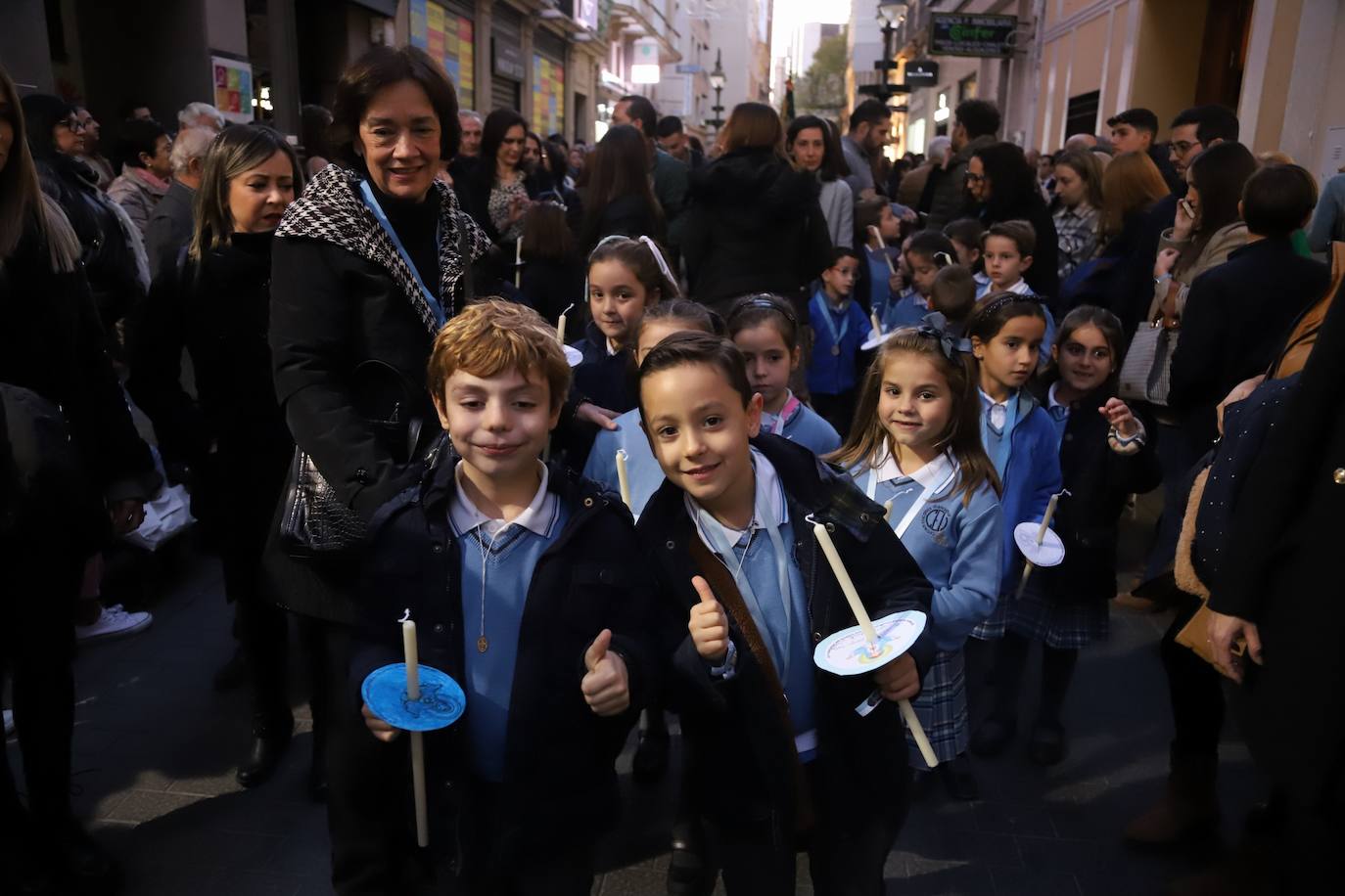 Fotos: la alegre procesión de la Virgen de la Medalla Milagrosa en Córdoba