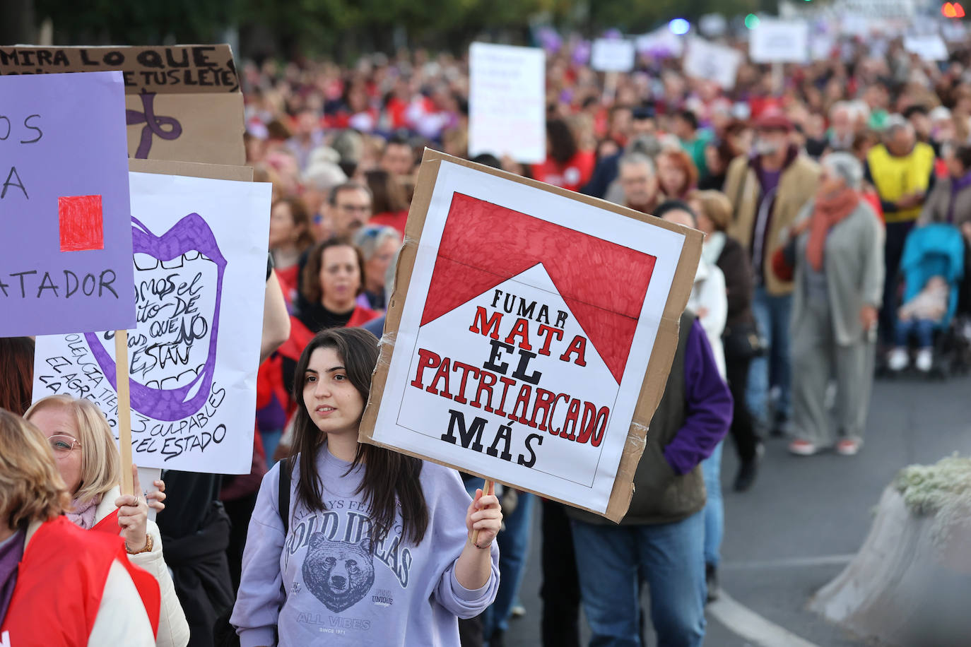 Fotos: la concurrida manifestación contra la violencia machista en Córdoba