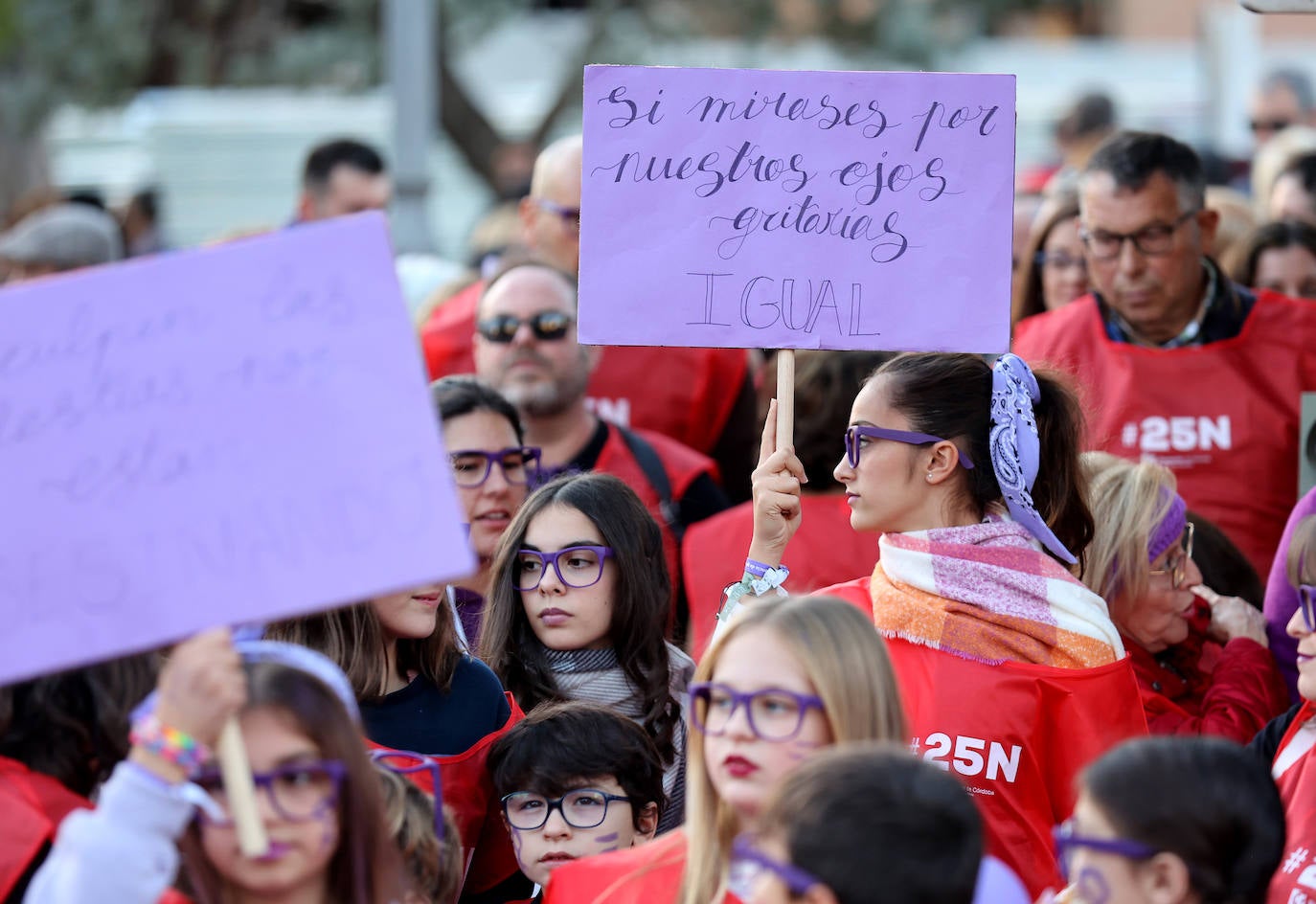 Fotos: la concurrida manifestación contra la violencia machista en Córdoba