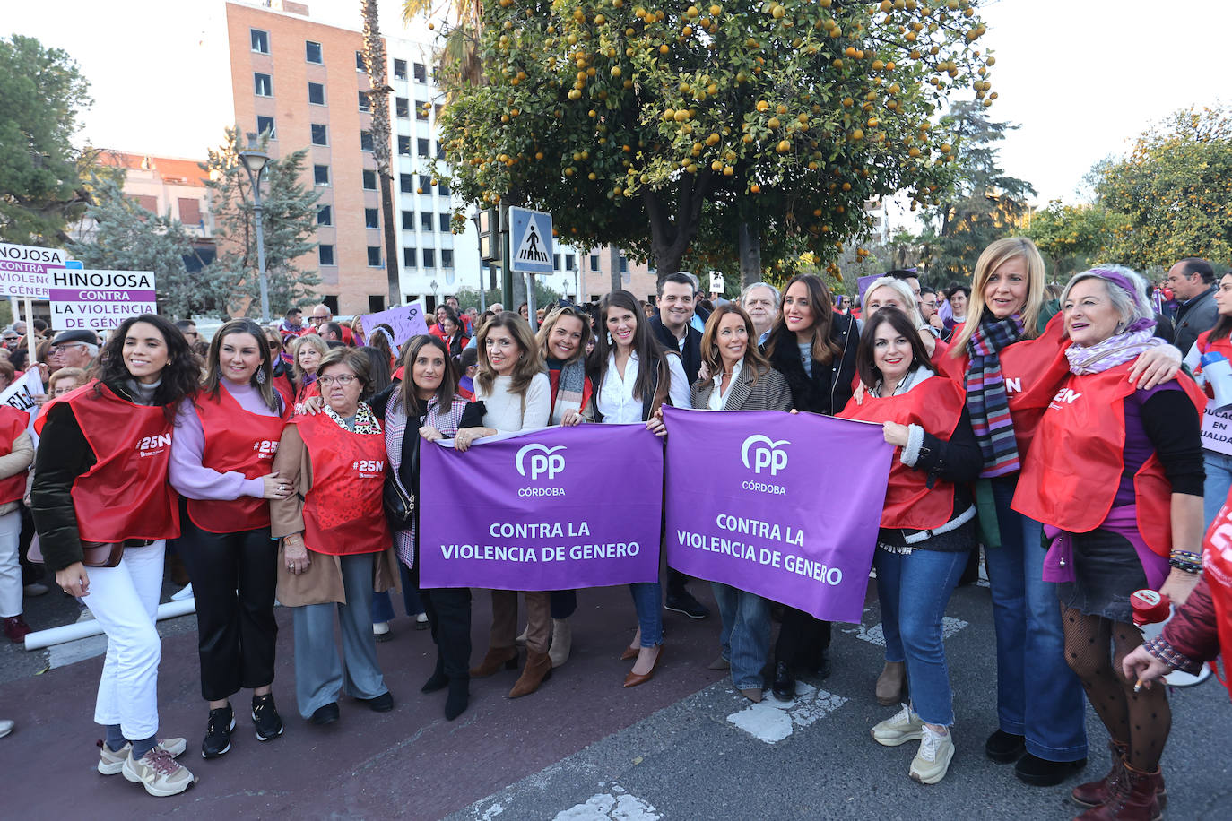 Fotos: la concurrida manifestación contra la violencia machista en Córdoba