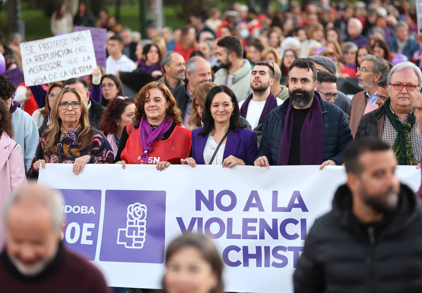 Fotos: la concurrida manifestación contra la violencia machista en Córdoba