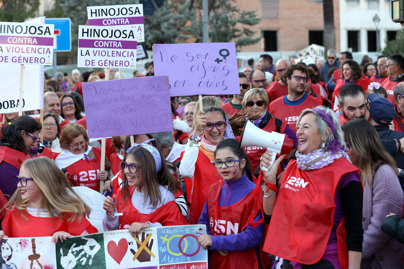 Fotos: la concurrida manifestación contra la violencia machista en Córdoba