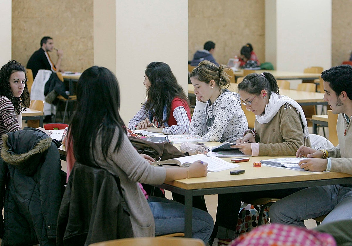 Estudiantes en el Campus de Rabanales