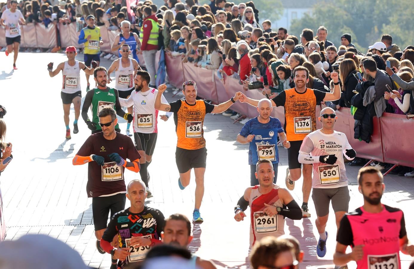 Fotos: la espectacular Media Maratón de Córdoba 2023