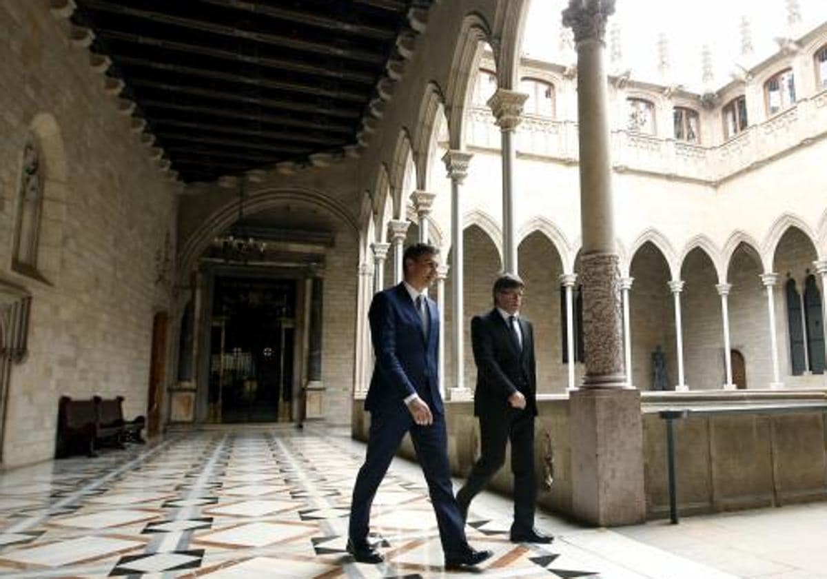 Sánchez y Puigdemont, en el Palau de la Generalitat en 2016