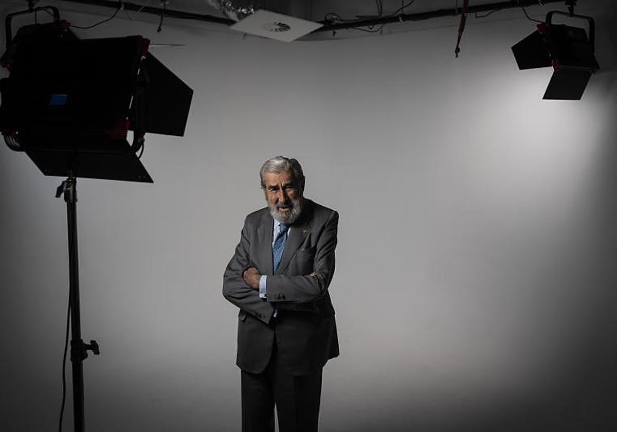 Fernando Suárez, tras la entrevista con ABC, en la sede de Vocento