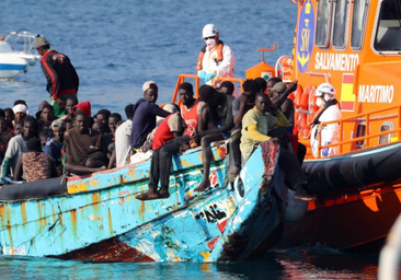 Rescatados dos cayucos en aguas cercanas a El Hierro con 123 inmigrantes a bordo