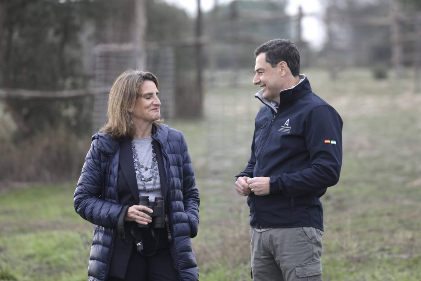 Teresa Ribera y Juan Moreno, durante su paseo por el parque nacional, previo a la firma 