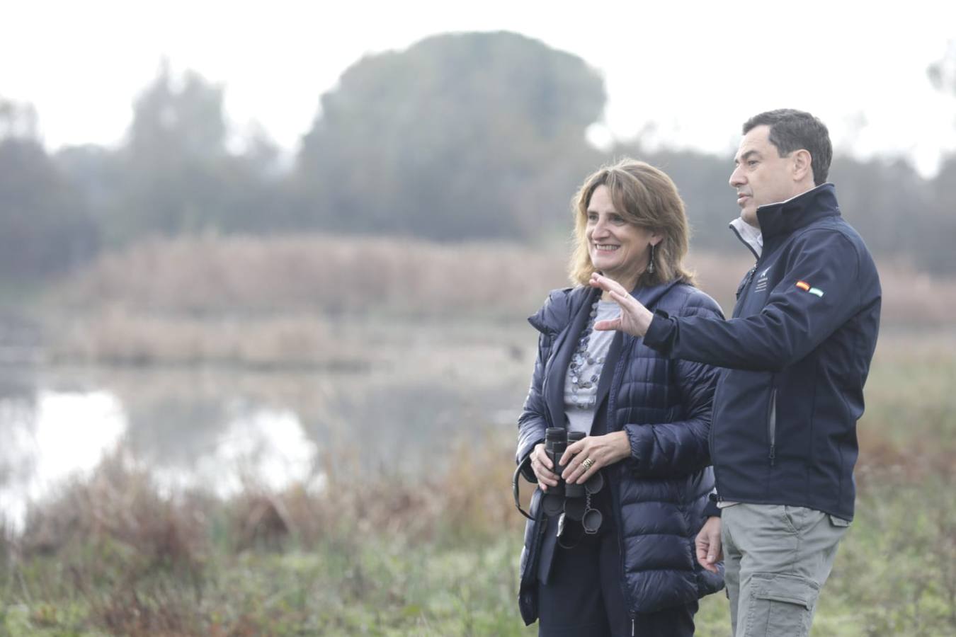Teresa Ribera y Juan Moreno, durante su paseo por el parque nacional, previo a la firma 