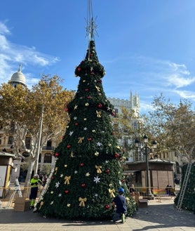 Imagen secundaria 2 - Valencia calculará el impacto de estar «de moda» en Navidad con más decoración y pirotecnia