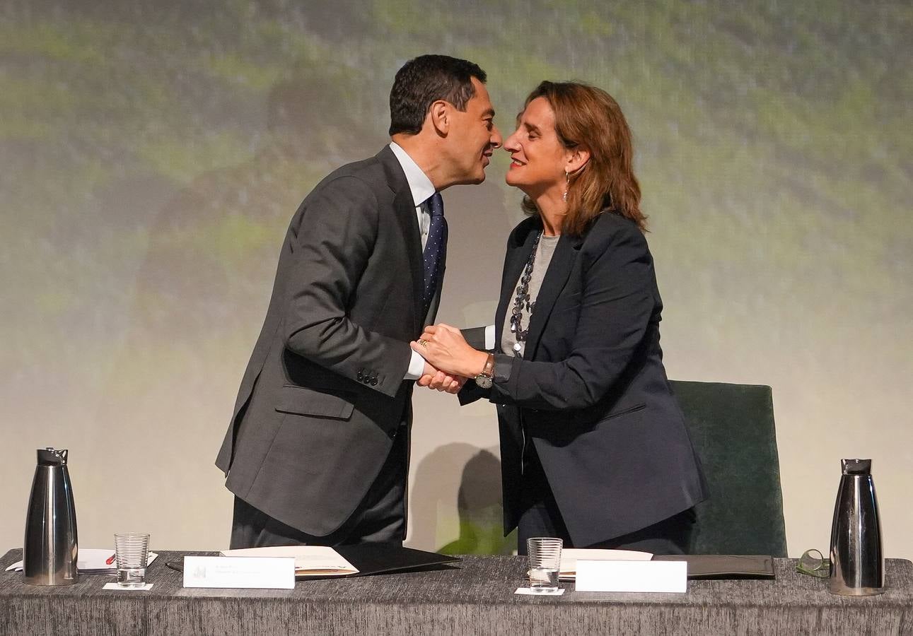 Momento de la firma del acuerdo entre Gobierno central y Junta sobre Doñana