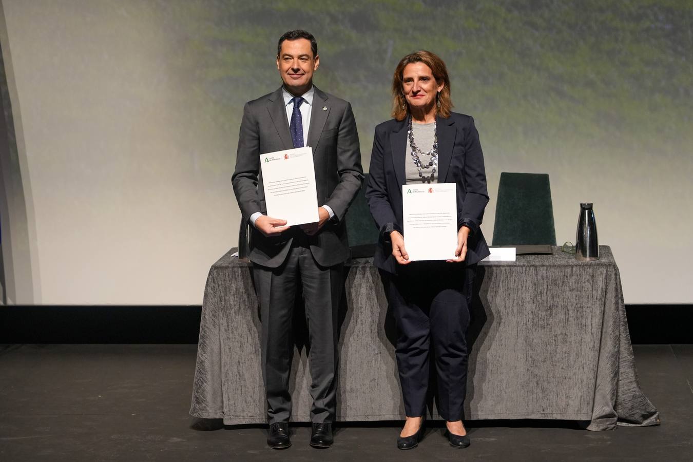 Momento de la firma del acuerdo entre Gobierno central y Junta sobre Doñana