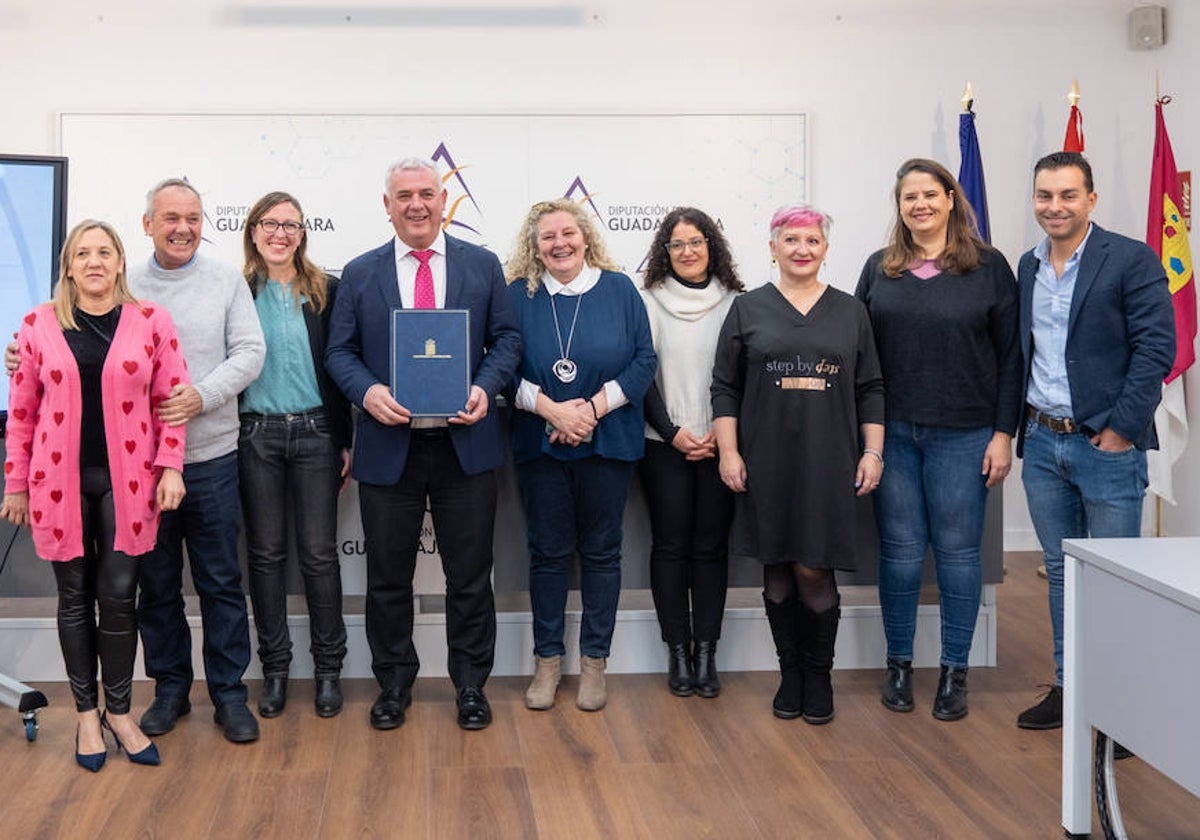 El presidente, José Luis Vega, con su equipo de Gobierno