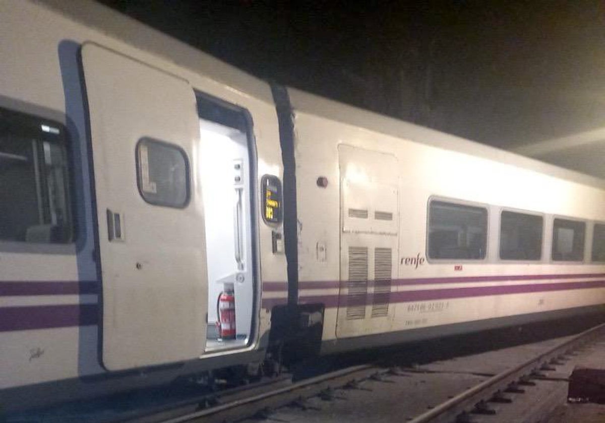 El Talgo Almería-Madrid se salió de la vía a una parada de su destino.