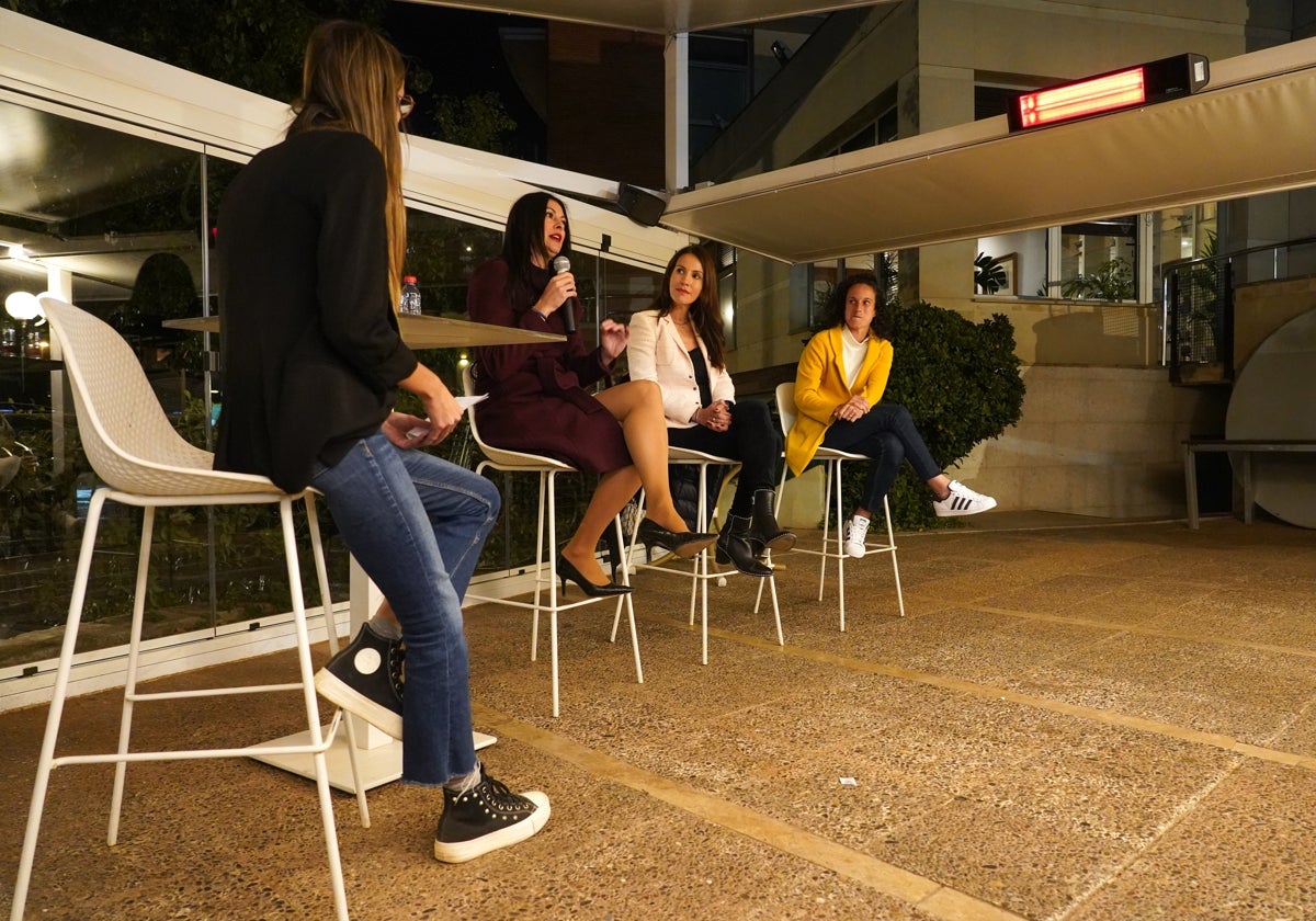 Imagen de una de las charlas organizadas por el Club de Tenis Valencia con motivo de la Copa Faulcombridge