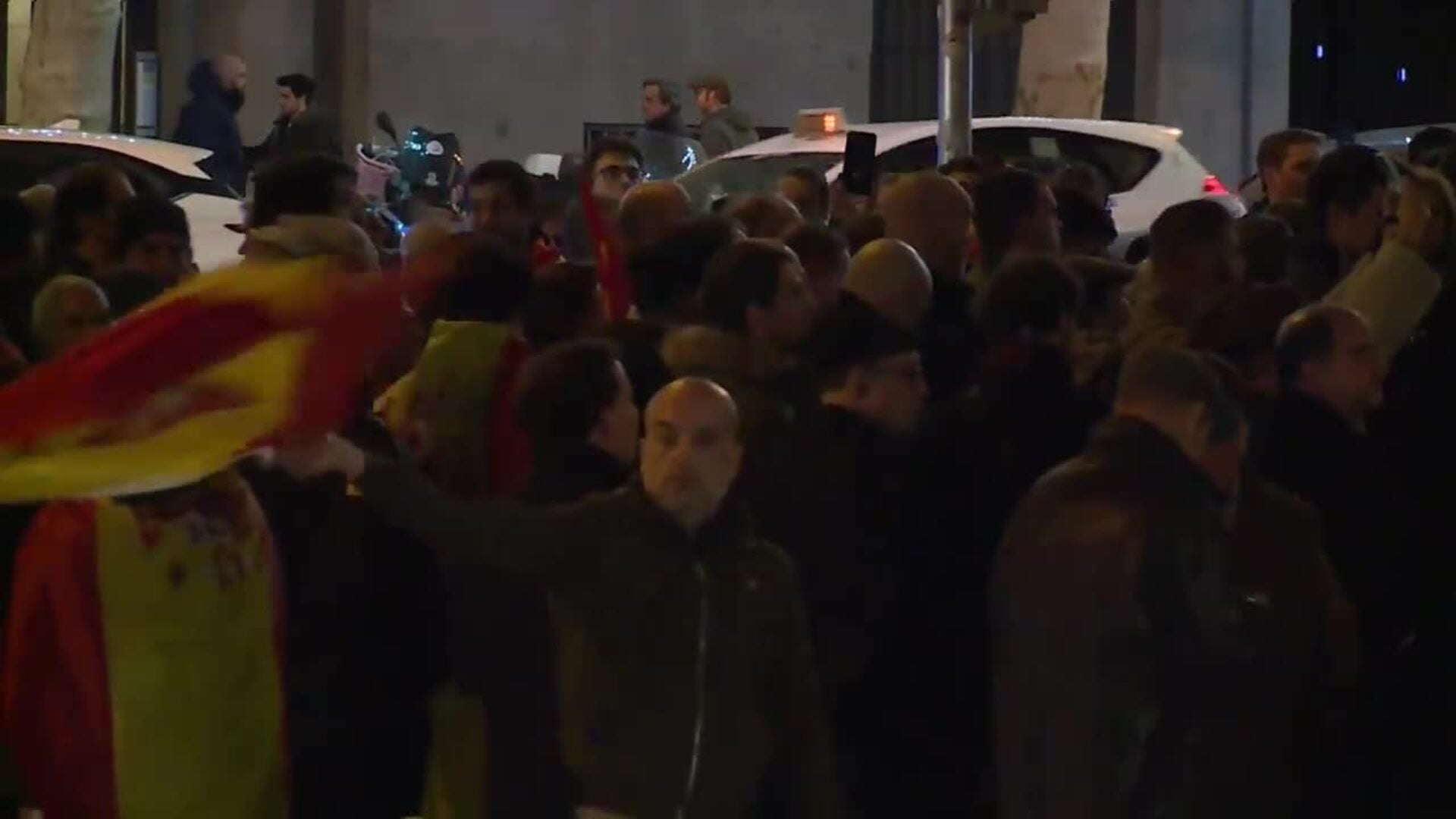 Continúan las protestas en Ferraz contra la ley de amnistía