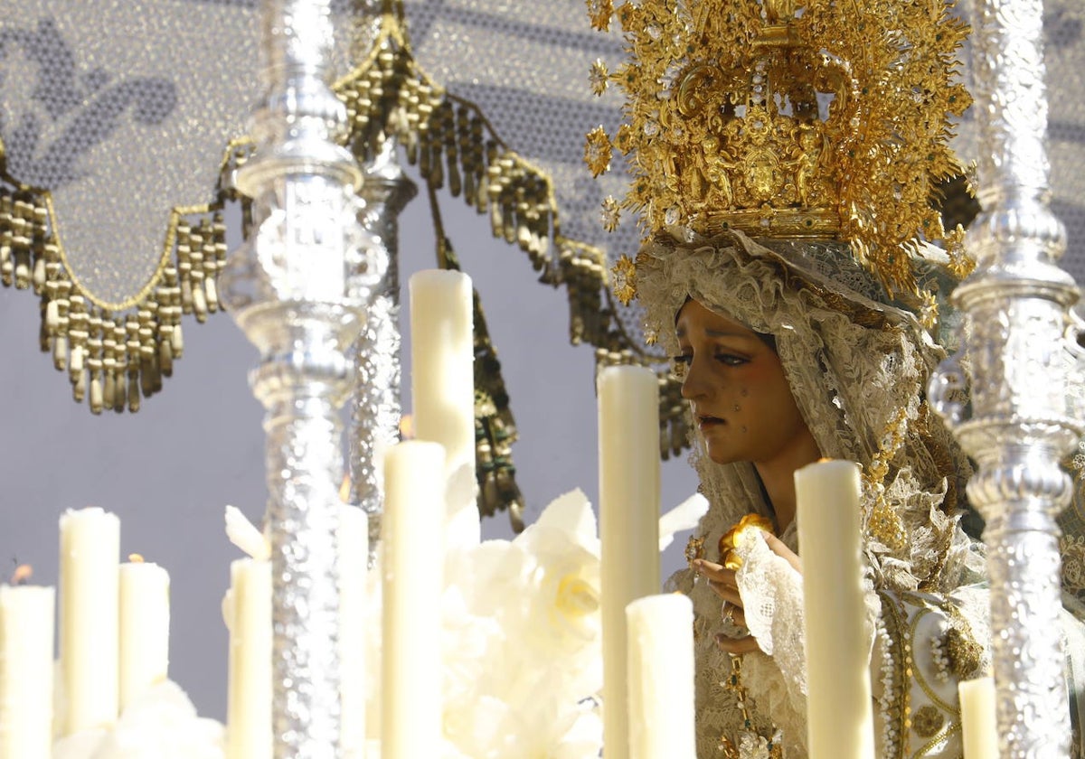 La Virgen de la Esperanza, en su paso de palio el Domingo de Ramos