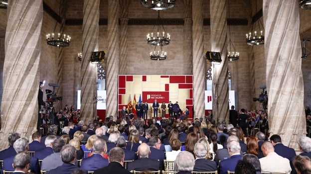 Imagen de los asistentes a la ceremonia celebrada este martes en la Lonja de Valencia