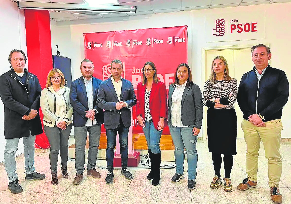 Julio Millán, exalcalde socialista, junto a parte de su equipo en el Ayuntamiento de Jaén