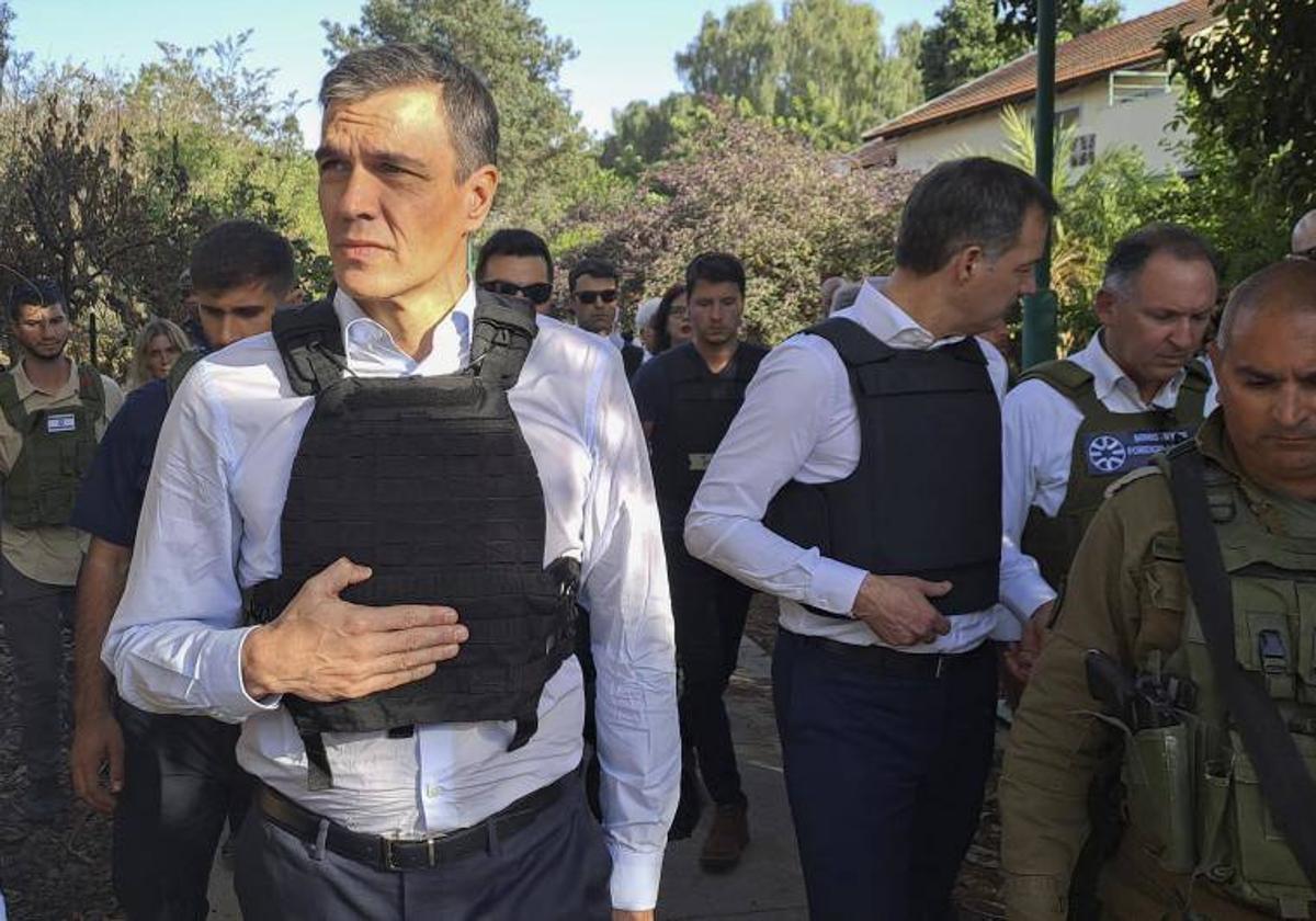 El presidente del Gobierno, PEdro Sánchez, durante la visita al kibutz Beeri