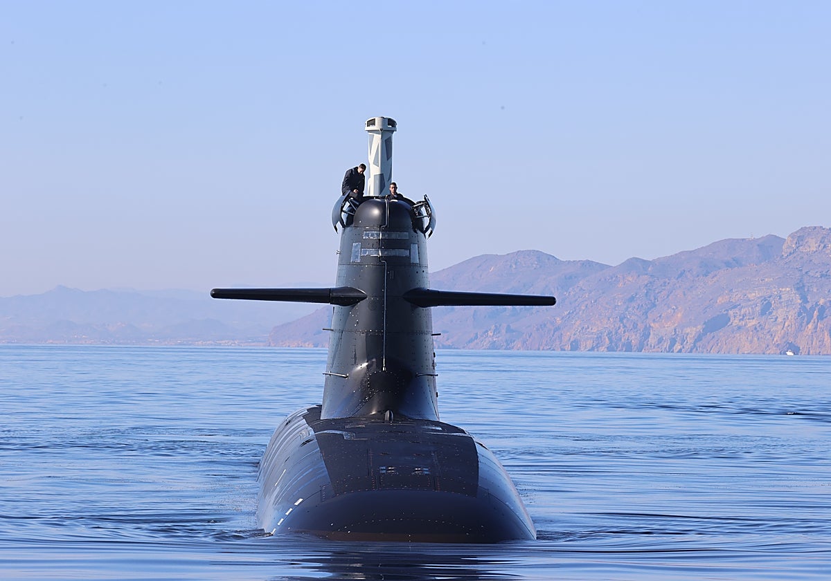 S-81 Isaac Peral y miembros de su tripulación en sus últimas pruebas en el mar