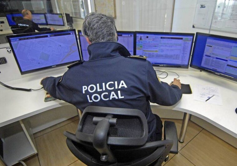 Imagen de archivo de un agente de la Policía Local de Elche