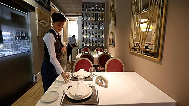 Preparación de un servicio en El Envero