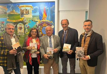 Santonja destaca la «extraordinaria ilustración de la tauromaquia» que logra el libro 'Correr toros en Cuéllar'