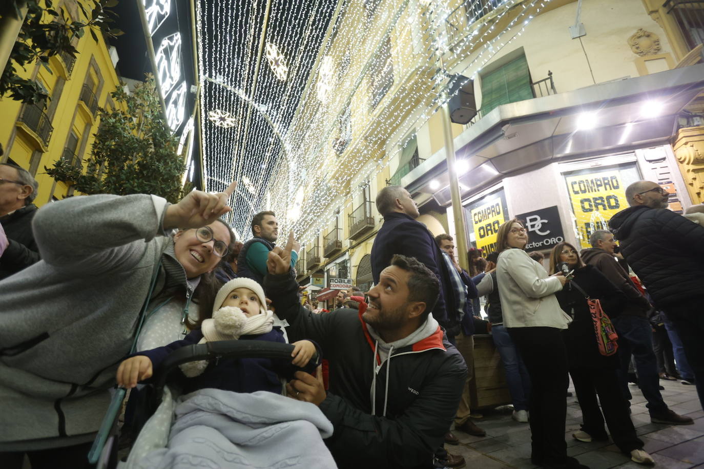 Fotos: el multitudinario encendido del alumbrado de Navidad en Córdoba