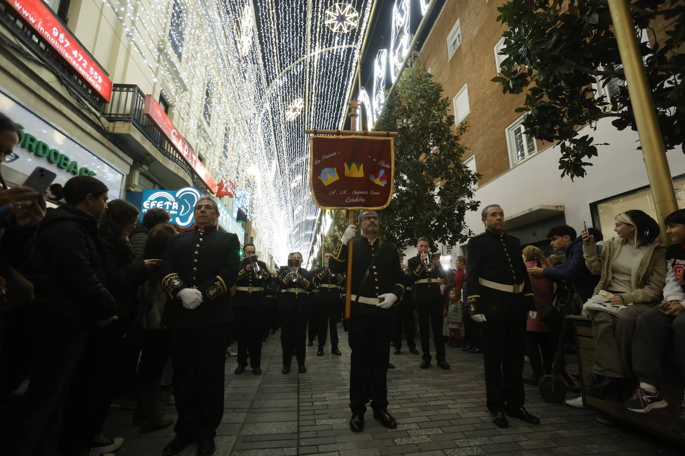 Fotos: el multitudinario encendido del alumbrado de Navidad en Córdoba