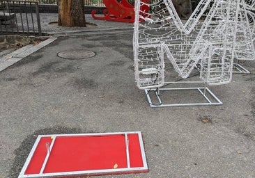 Roban una letra de los adornos navideños del Paseo de la Navidad de Segovia