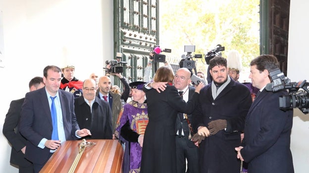 Iceta, Carnero y Fernández Mañueco, entre las autoridades que han acudido al funeral